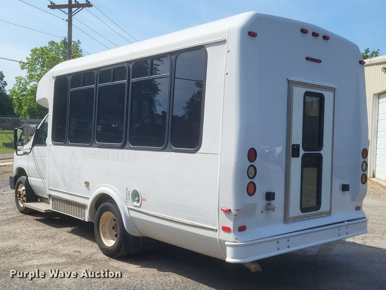 image for item DR4782 2008 Ford  E350 Super Duty shuttle bus