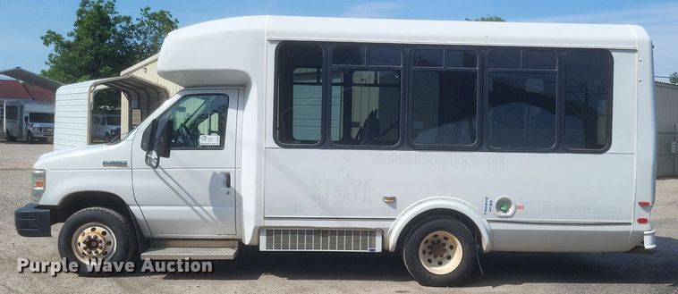 image for item DR4782 2008 Ford  E350 Super Duty shuttle bus