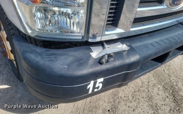 image for item DR4782 2008 Ford  E350 Super Duty shuttle bus