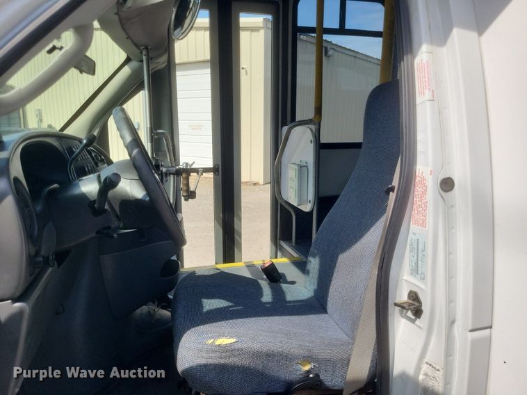 image for item DR4782 2008 Ford  E350 Super Duty shuttle bus