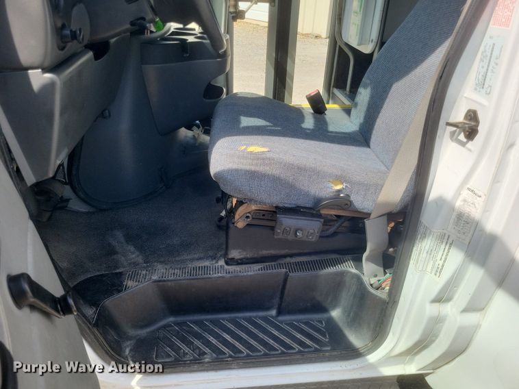 image for item DR4782 2008 Ford  E350 Super Duty shuttle bus