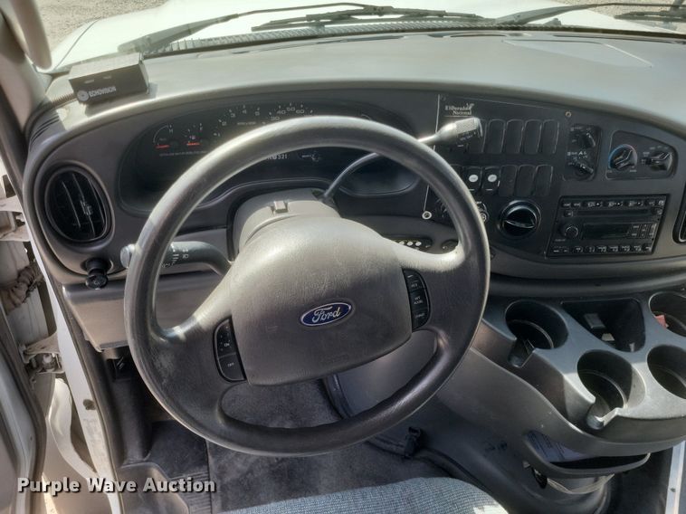 image for item DR4782 2008 Ford  E350 Super Duty shuttle bus