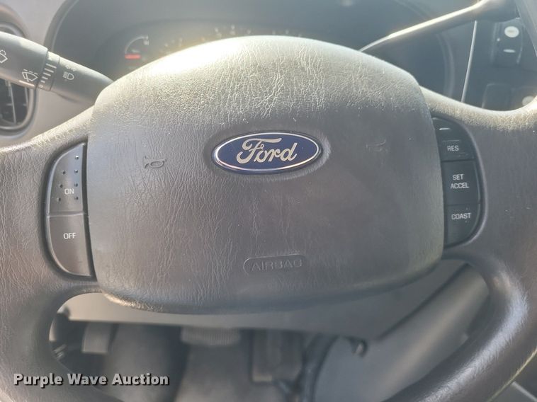 image for item DR4782 2008 Ford  E350 Super Duty shuttle bus