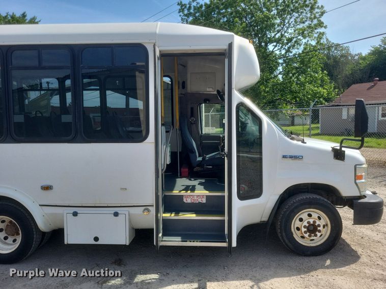 image for item DR4782 2008 Ford  E350 Super Duty shuttle bus