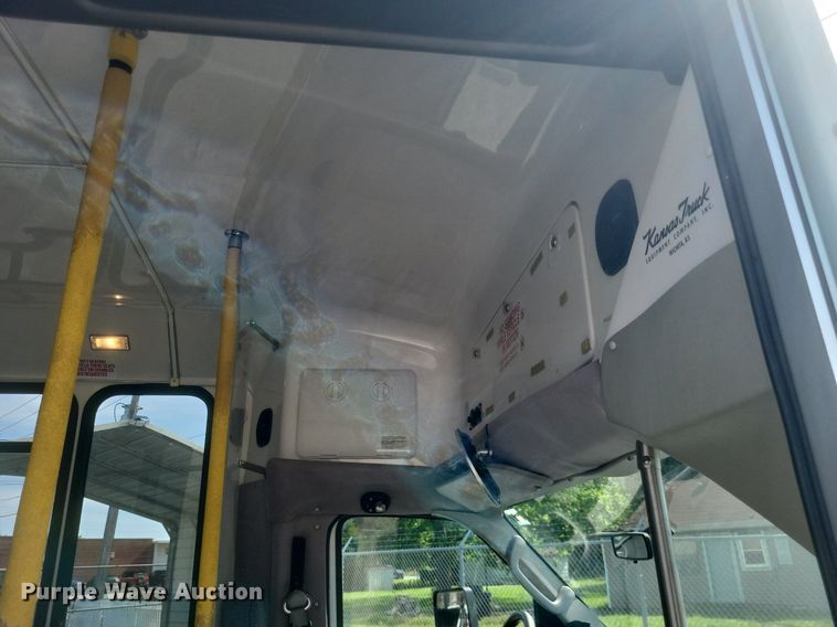 image for item DR4782 2008 Ford  E350 Super Duty shuttle bus