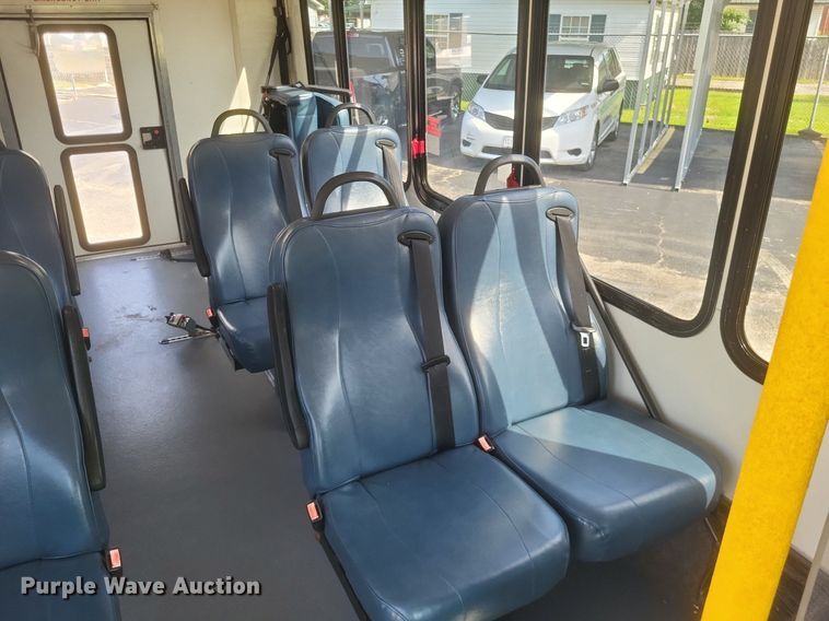 image for item DR4782 2008 Ford  E350 Super Duty shuttle bus