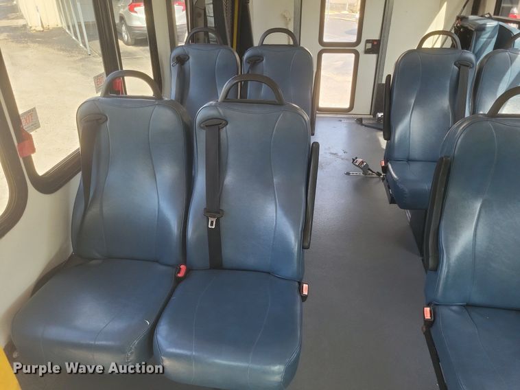 image for item DR4782 2008 Ford  E350 Super Duty shuttle bus