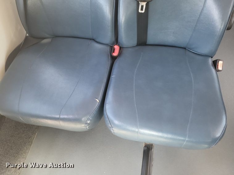 image for item DR4782 2008 Ford  E350 Super Duty shuttle bus