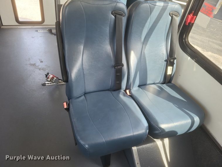 image for item DR4782 2008 Ford  E350 Super Duty shuttle bus