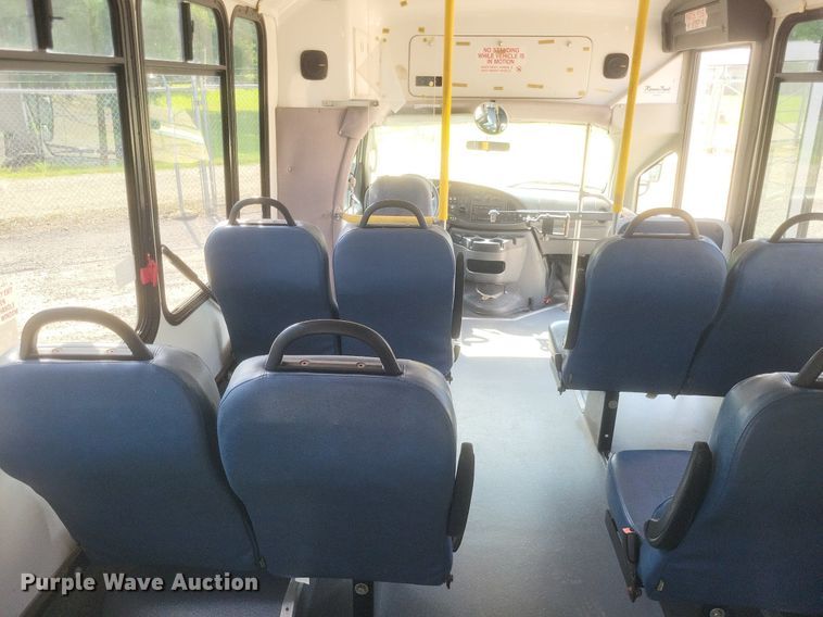 image for item DR4782 2008 Ford  E350 Super Duty shuttle bus