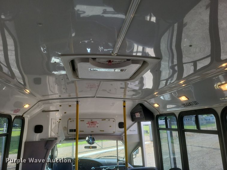 image for item DR4782 2008 Ford  E350 Super Duty shuttle bus