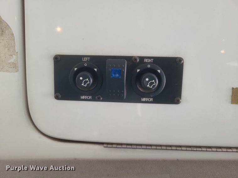 image for item DR4782 2008 Ford  E350 Super Duty shuttle bus