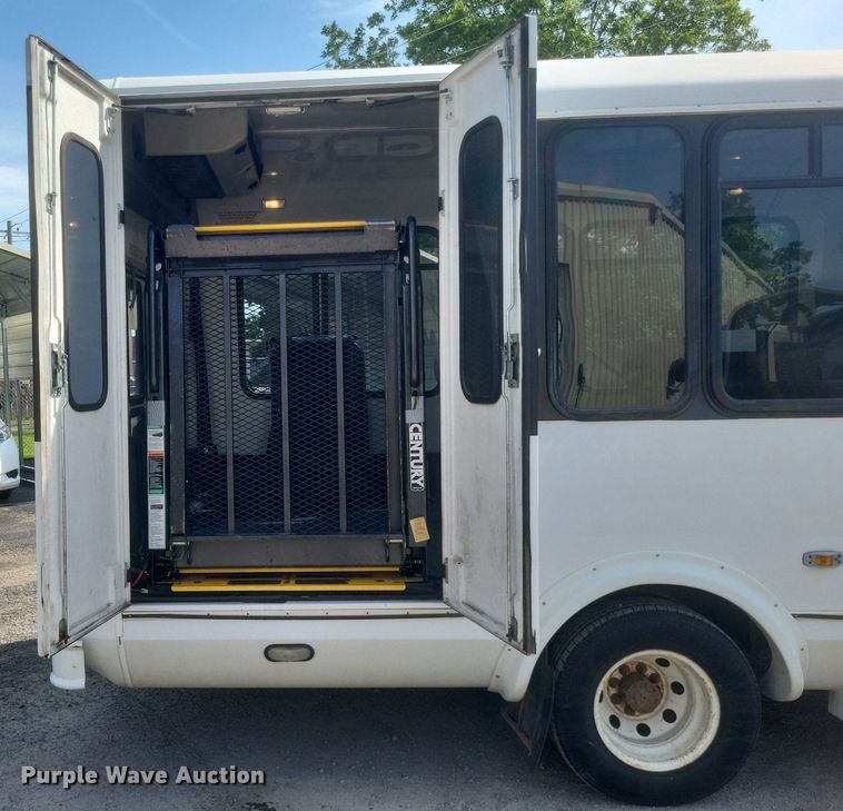 image for item DR4782 2008 Ford  E350 Super Duty shuttle bus