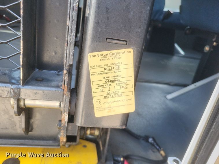 image for item DR4782 2008 Ford  E350 Super Duty shuttle bus