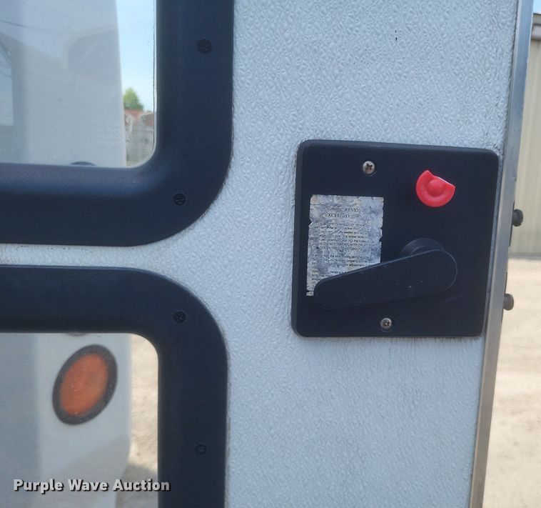 image for item DR4782 2008 Ford  E350 Super Duty shuttle bus