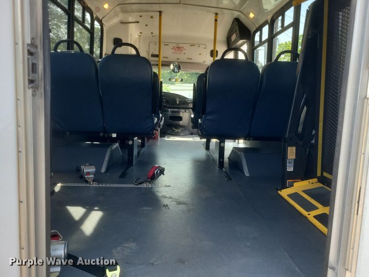 image for item DR4782 2008 Ford  E350 Super Duty shuttle bus