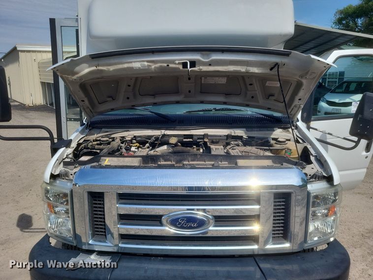 image for item DR4782 2008 Ford  E350 Super Duty shuttle bus