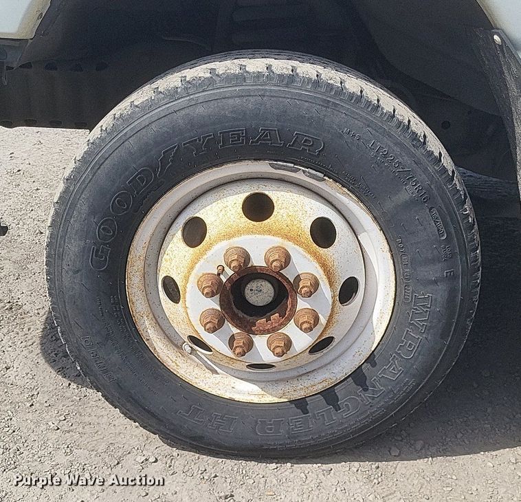 image for item DR4782 2008 Ford  E350 Super Duty shuttle bus