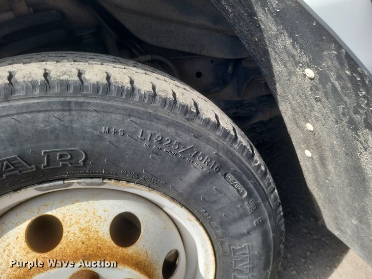 image for item DR4782 2008 Ford  E350 Super Duty shuttle bus