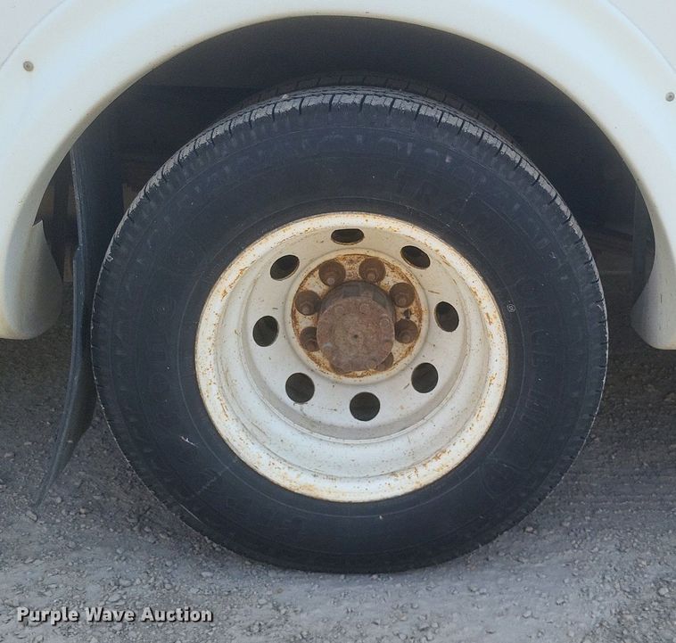 image for item DR4782 2008 Ford  E350 Super Duty shuttle bus