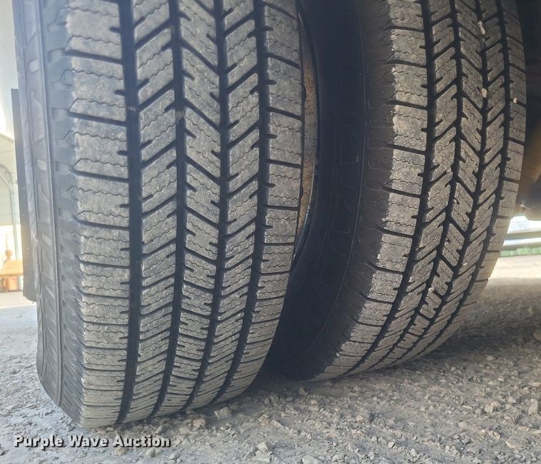 image for item DR4782 2008 Ford  E350 Super Duty shuttle bus