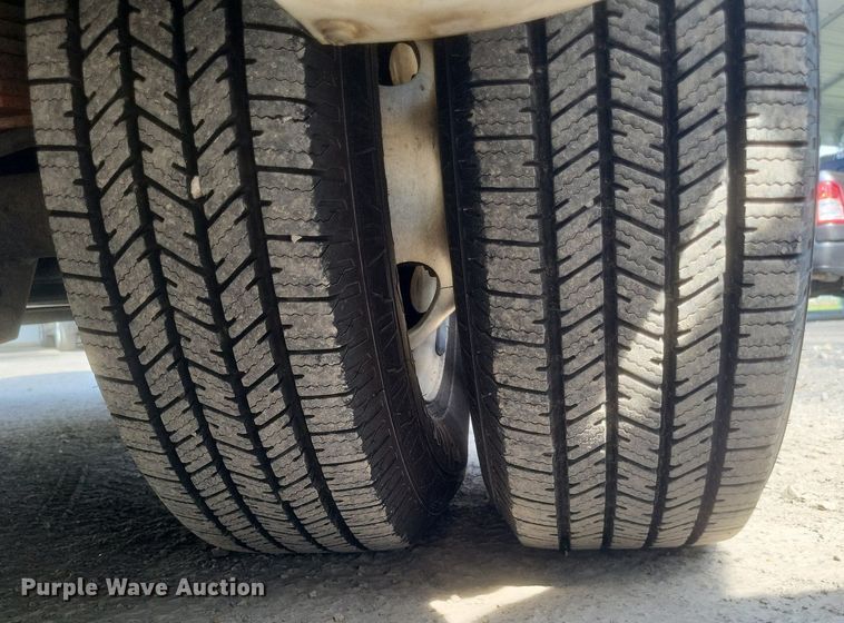 image for item DR4782 2008 Ford  E350 Super Duty shuttle bus