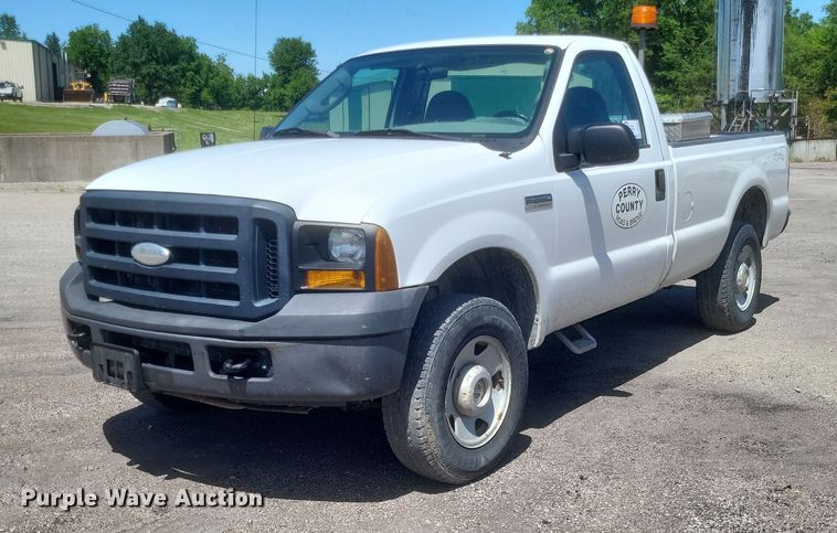 image for item DR4800 2006 Ford  F250 Super Duty XL  pickup truck