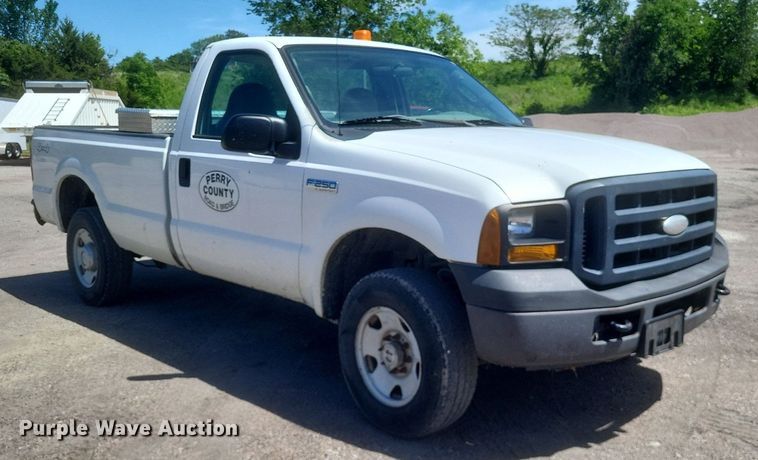 image for item DR4800 2006 Ford  F250 Super Duty XL  pickup truck