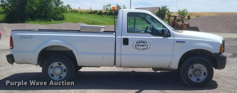 image for item DR4800 2006 Ford  F250 Super Duty XL  pickup truck