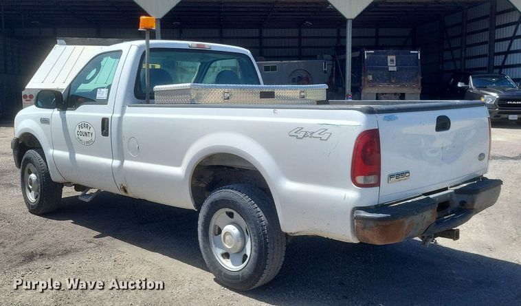 image for item DR4800 2006 Ford  F250 Super Duty XL  pickup truck