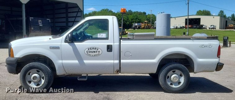 image for item DR4800 2006 Ford  F250 Super Duty XL  pickup truck