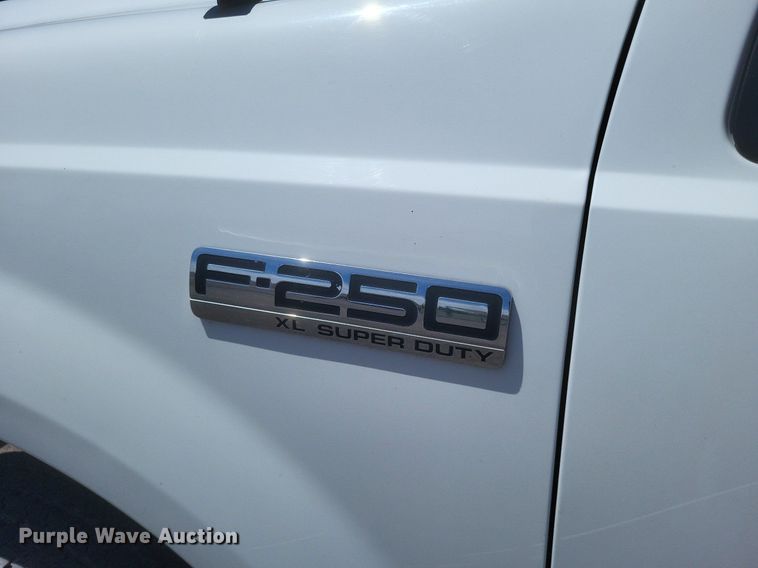 image for item DR4800 2006 Ford  F250 Super Duty XL  pickup truck