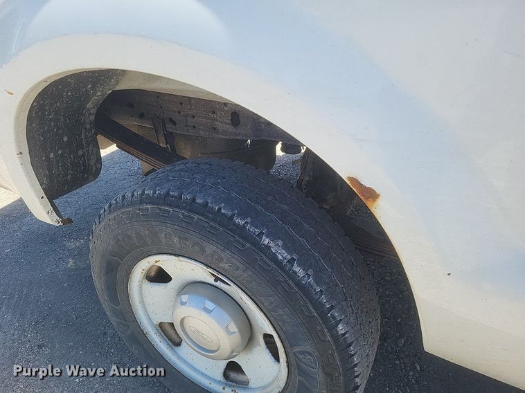 image for item DR4800 2006 Ford  F250 Super Duty XL  pickup truck