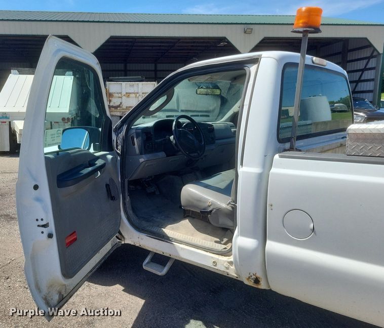 image for item DR4800 2006 Ford  F250 Super Duty XL  pickup truck