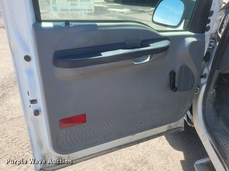 image for item DR4800 2006 Ford  F250 Super Duty XL  pickup truck