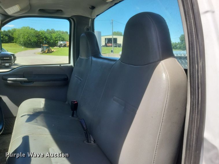 image for item DR4800 2006 Ford  F250 Super Duty XL  pickup truck