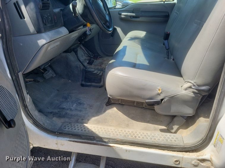 image for item DR4800 2006 Ford  F250 Super Duty XL  pickup truck