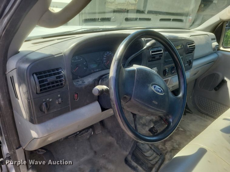 image for item DR4800 2006 Ford  F250 Super Duty XL  pickup truck