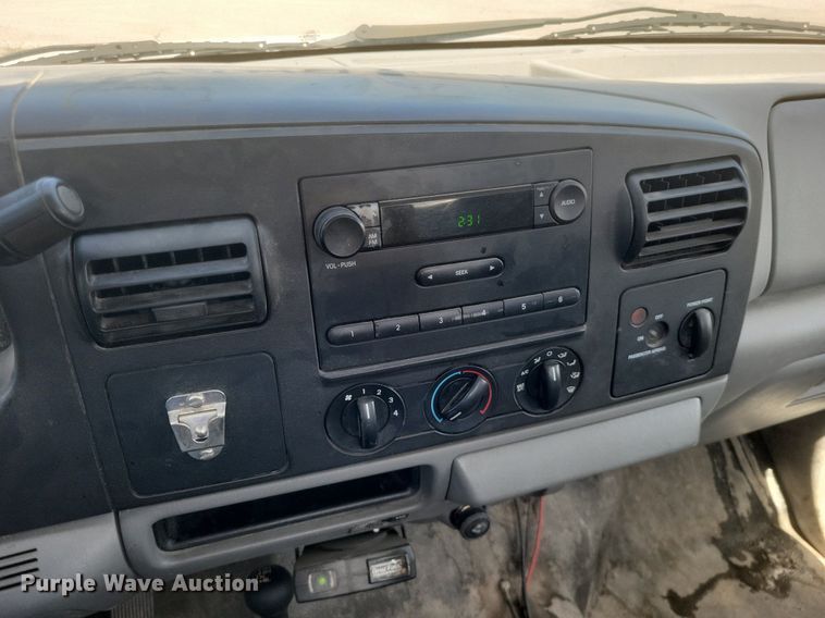 image for item DR4800 2006 Ford  F250 Super Duty XL  pickup truck