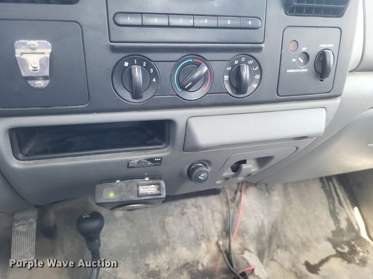 image for item DR4800 2006 Ford  F250 Super Duty XL  pickup truck