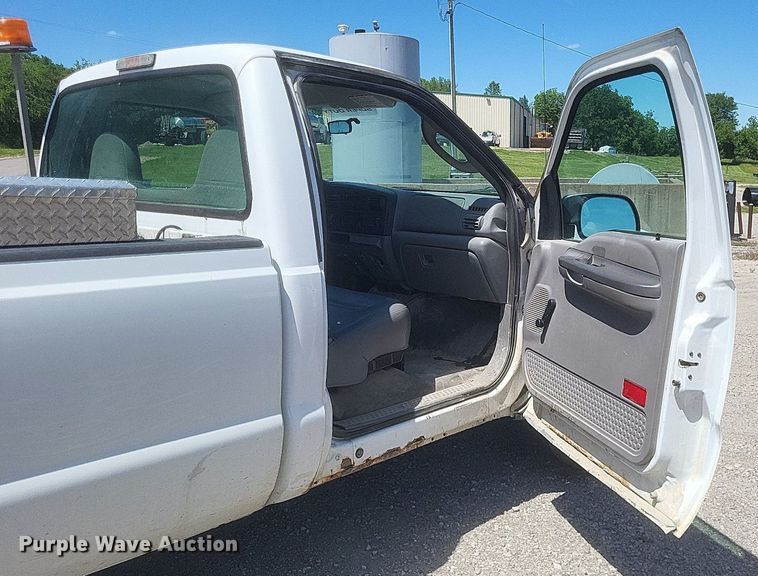 image for item DR4800 2006 Ford  F250 Super Duty XL  pickup truck