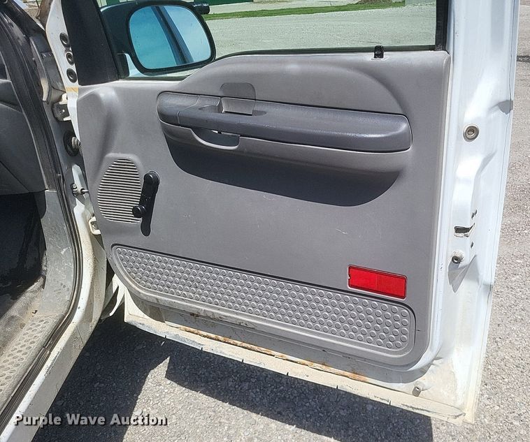 image for item DR4800 2006 Ford  F250 Super Duty XL  pickup truck