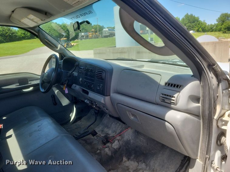 image for item DR4800 2006 Ford  F250 Super Duty XL  pickup truck