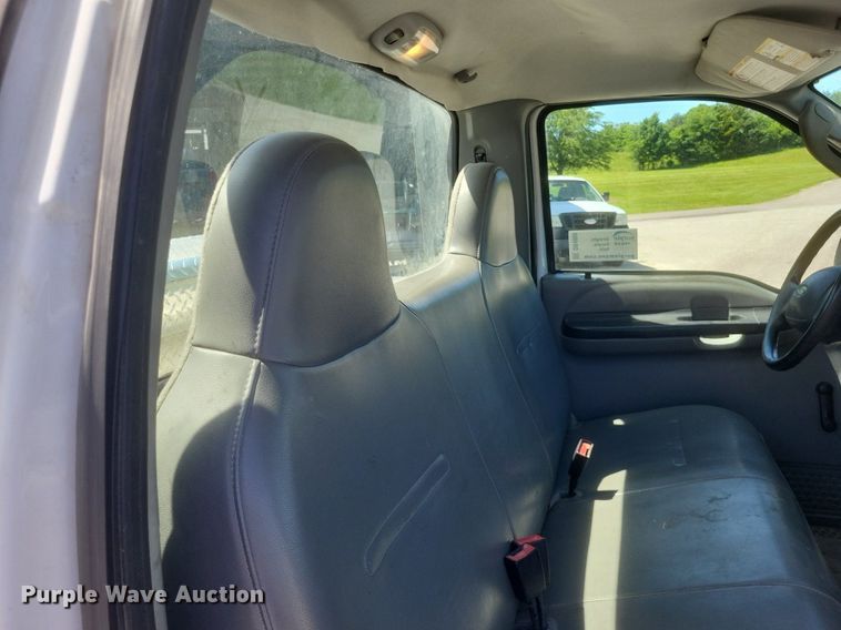 image for item DR4800 2006 Ford  F250 Super Duty XL  pickup truck