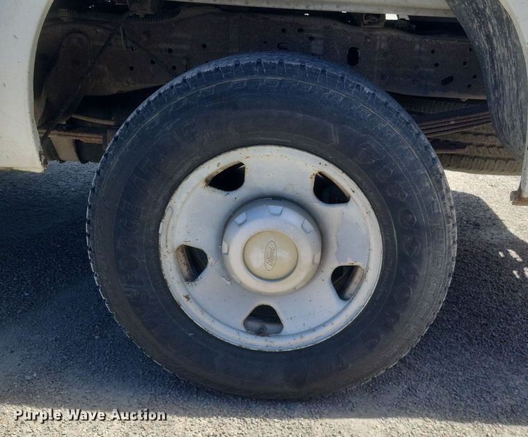 image for item DR4800 2006 Ford  F250 Super Duty XL  pickup truck