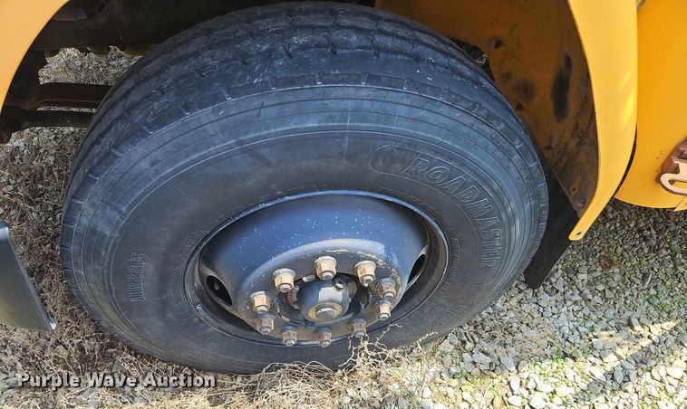 image for item DR8621 2001 Thomas school bus