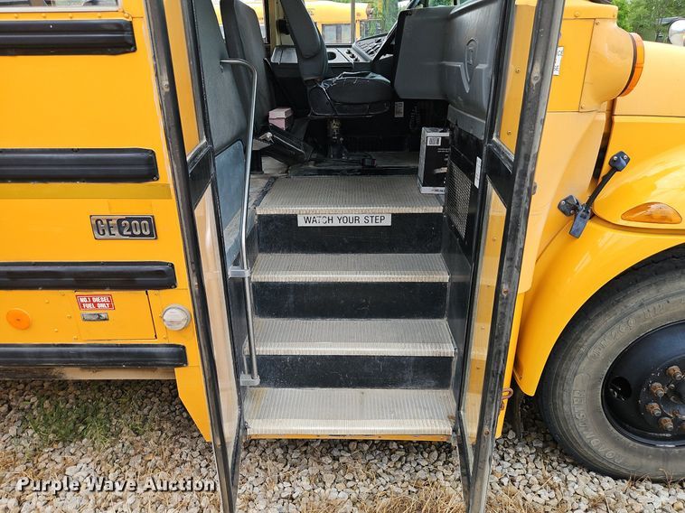 image for item DR8622 2006 IC  PB10500 school bus