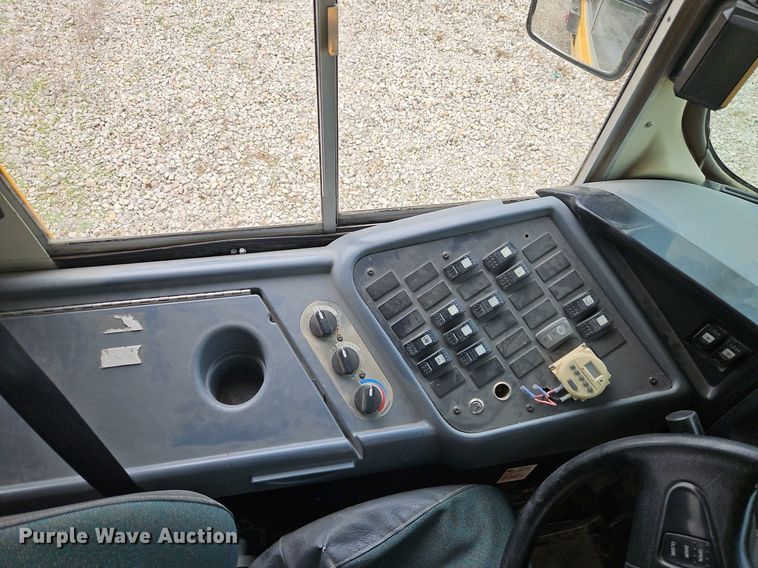 image for item DR8622 2006 IC  PB10500 school bus