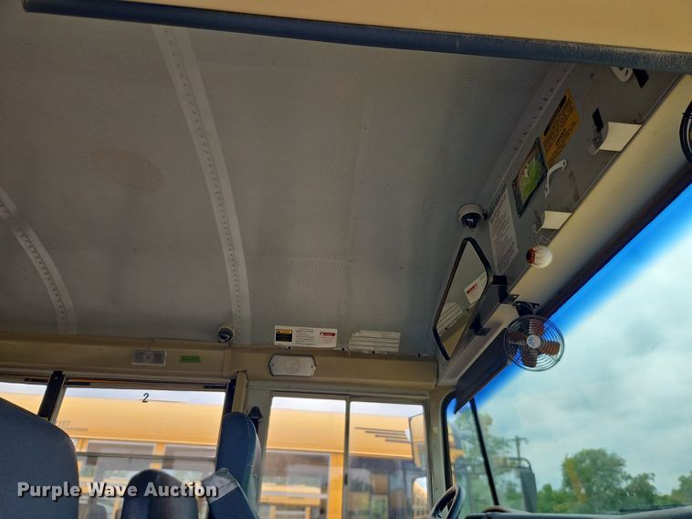 image for item DR8623 2006 IC PB10500 school bus