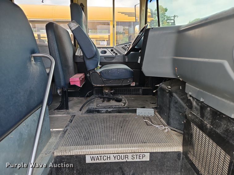 image for item DR8623 2006 IC PB10500 school bus